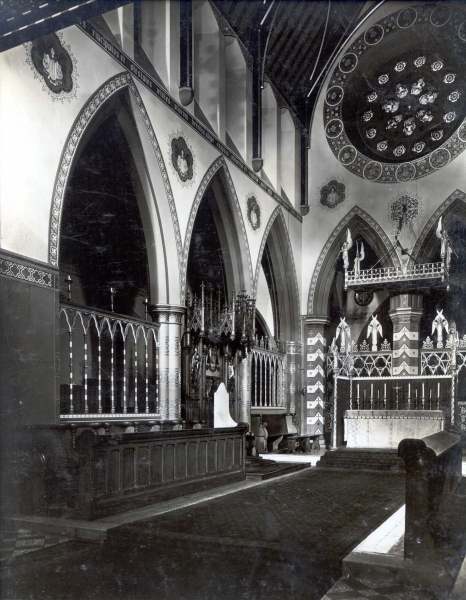 Chancel c.1930 (Image: Nottingham Diocesan Archives)