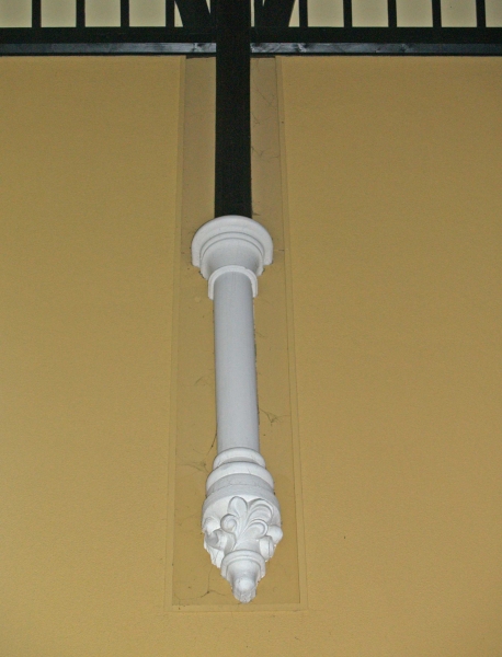 Nave wall post (Image: Brian Andrews)