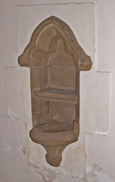 Piscina in crypt (Image: Brian Andrews)